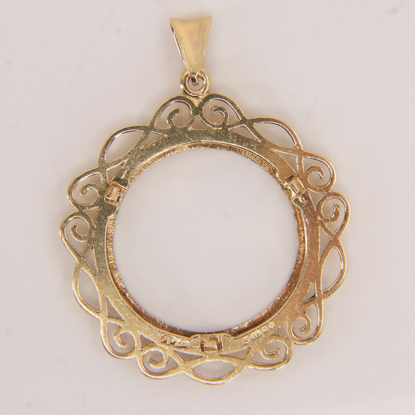 Vintage 9ct Hallmarked Yellow Gold Full Sovereign Coin Mount Pendant Frame