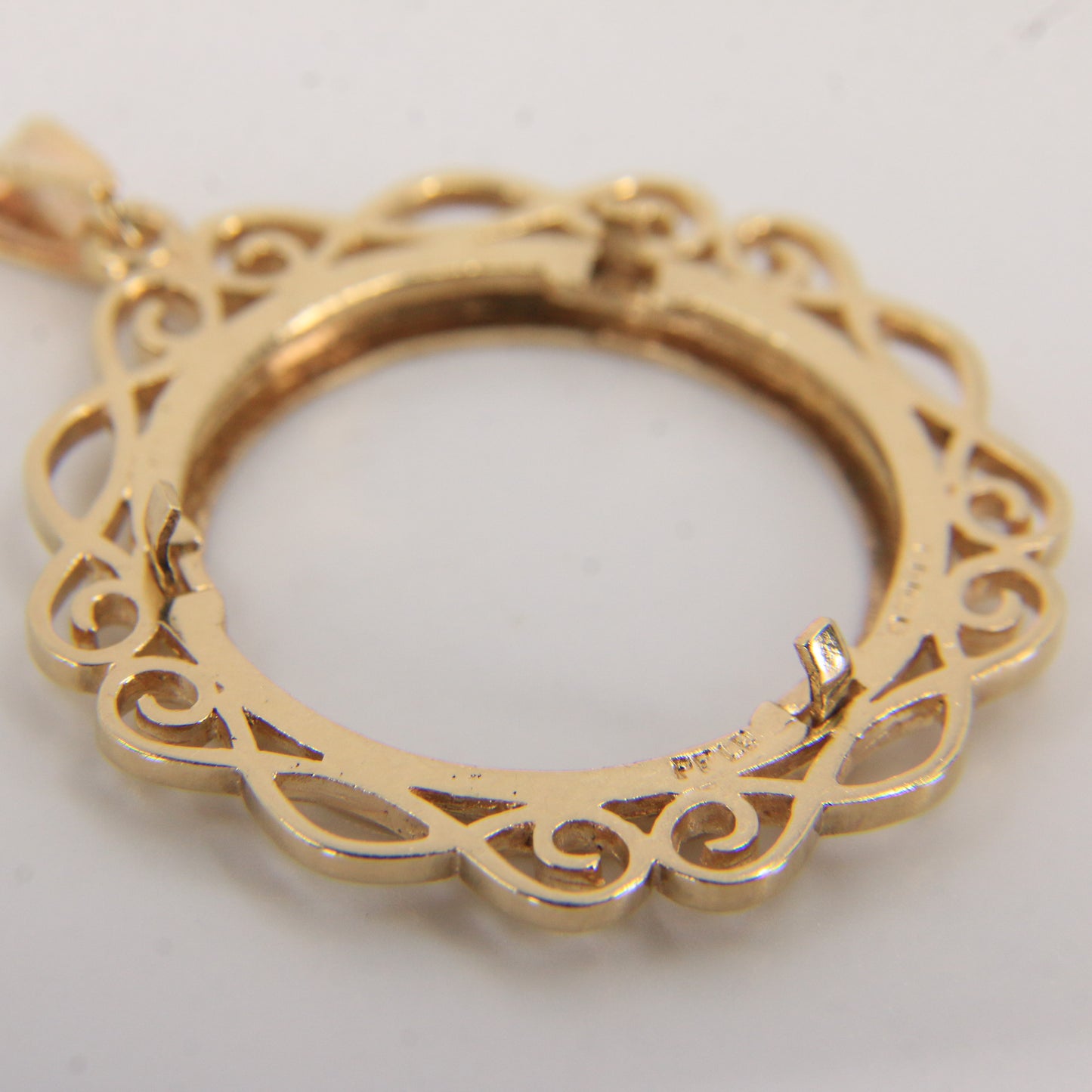 Vintage 9ct Hallmarked Yellow Gold Full Sovereign Coin Mount Pendant Frame