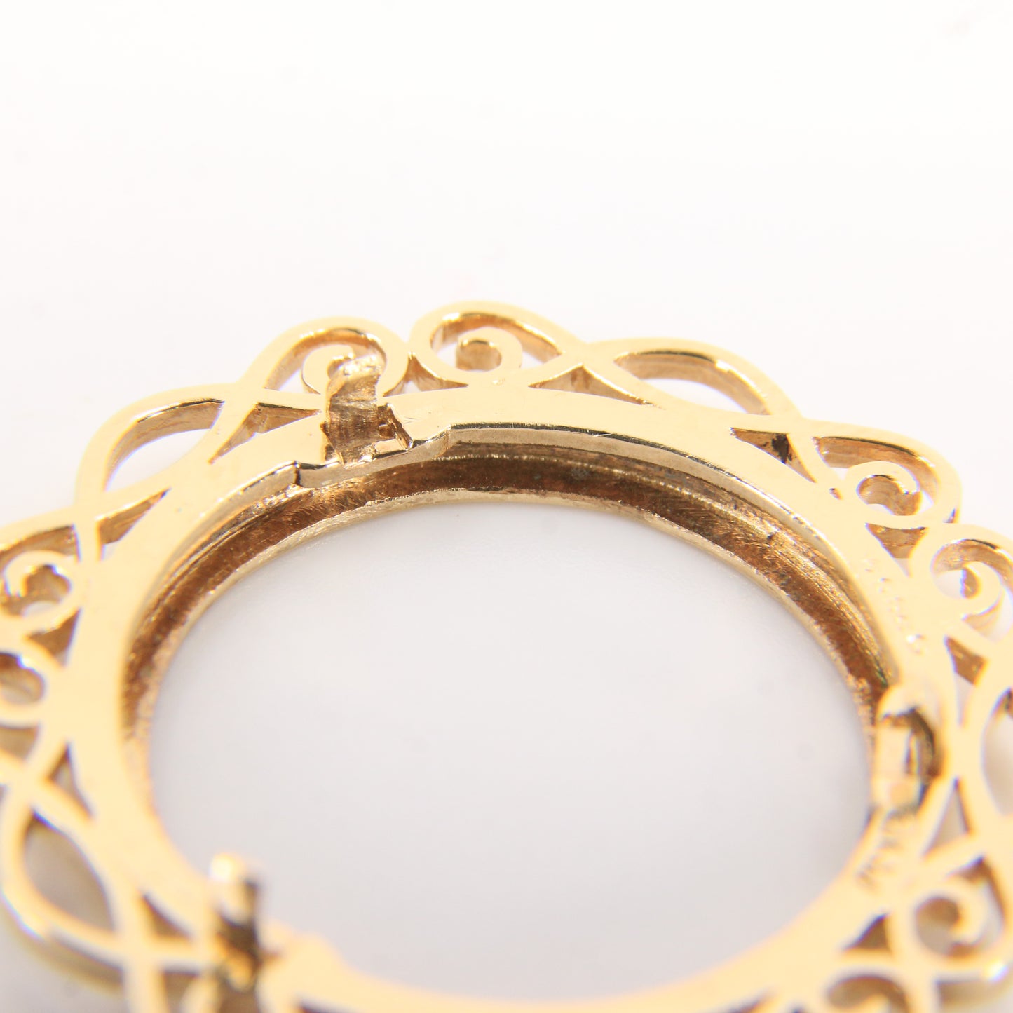 Vintage 9ct Hallmarked Yellow Gold Full Sovereign Coin Mount Pendant Frame