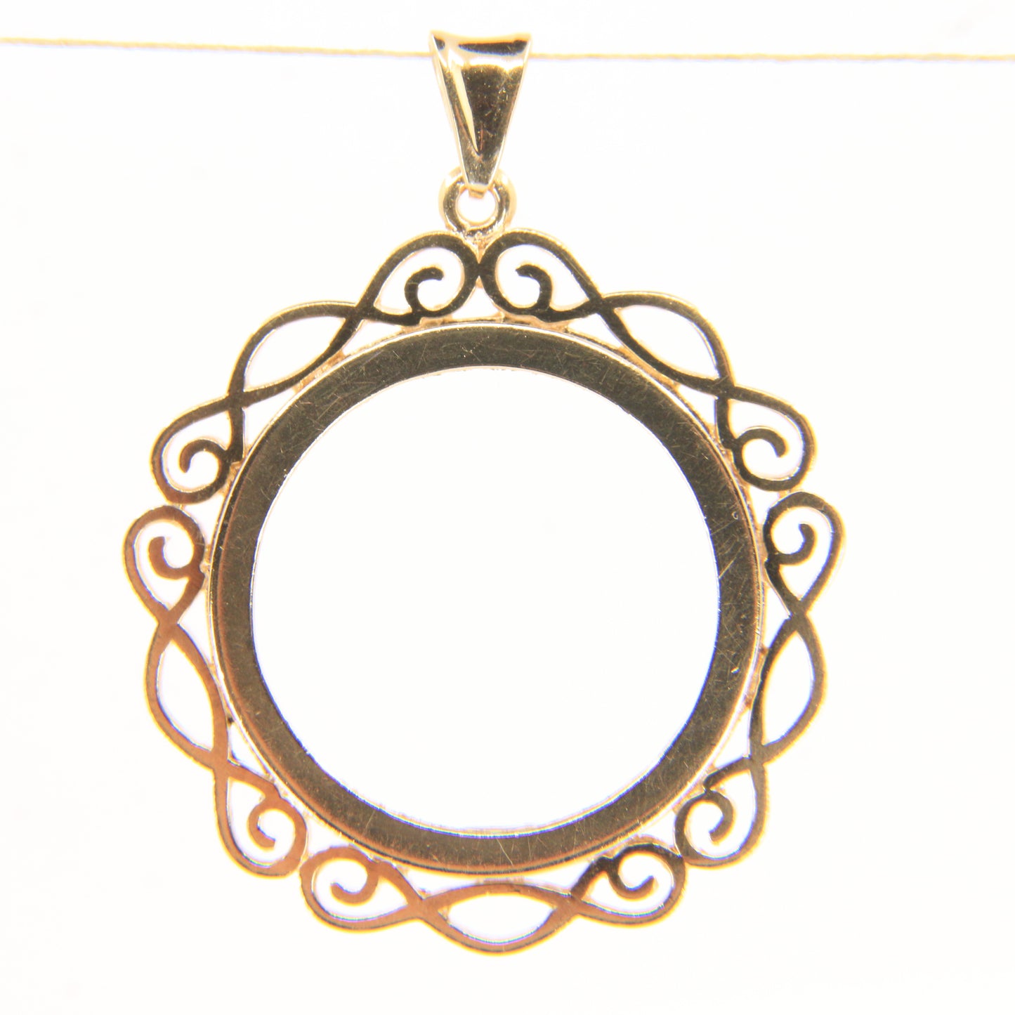 Vintage 9ct Hallmarked Yellow Gold Full Sovereign Coin Mount Pendant Frame