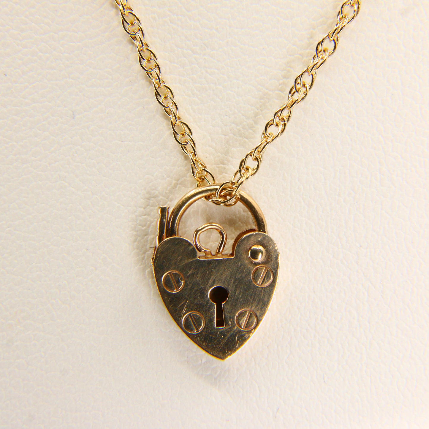 Vintage 9ct Gold 18 inch Heart Lock Singapore Chain Necklace Yellow Gold Boxed