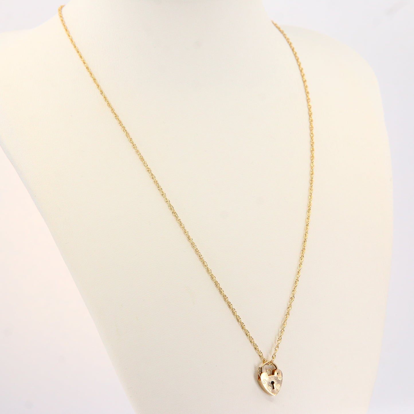 Vintage 9ct Gold 18 inch Heart Lock Singapore Chain Necklace Yellow Gold Boxed