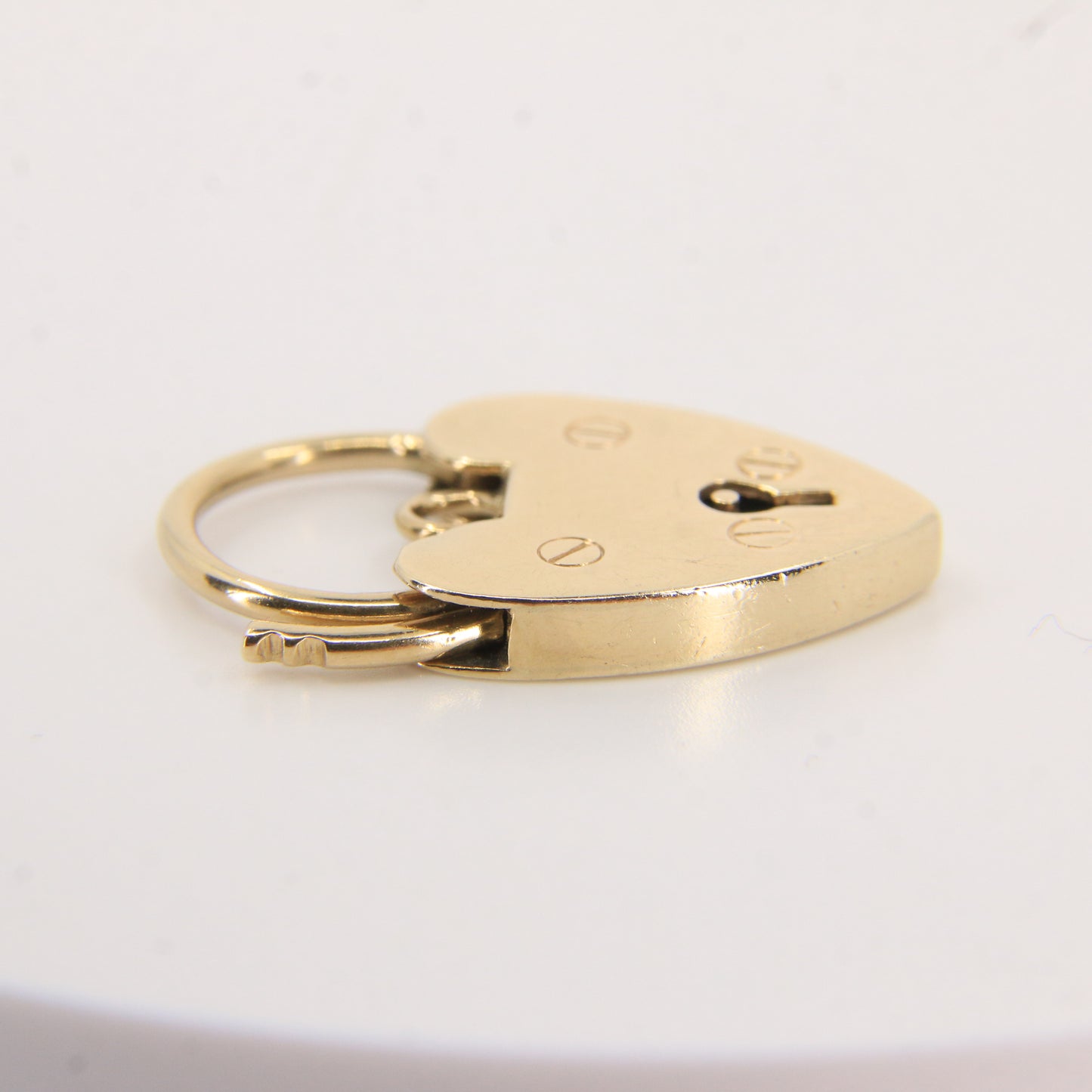 Vintage 9ct Hallmarked Gold Screw Detail Engraved Heart Padlock Pendant Charm