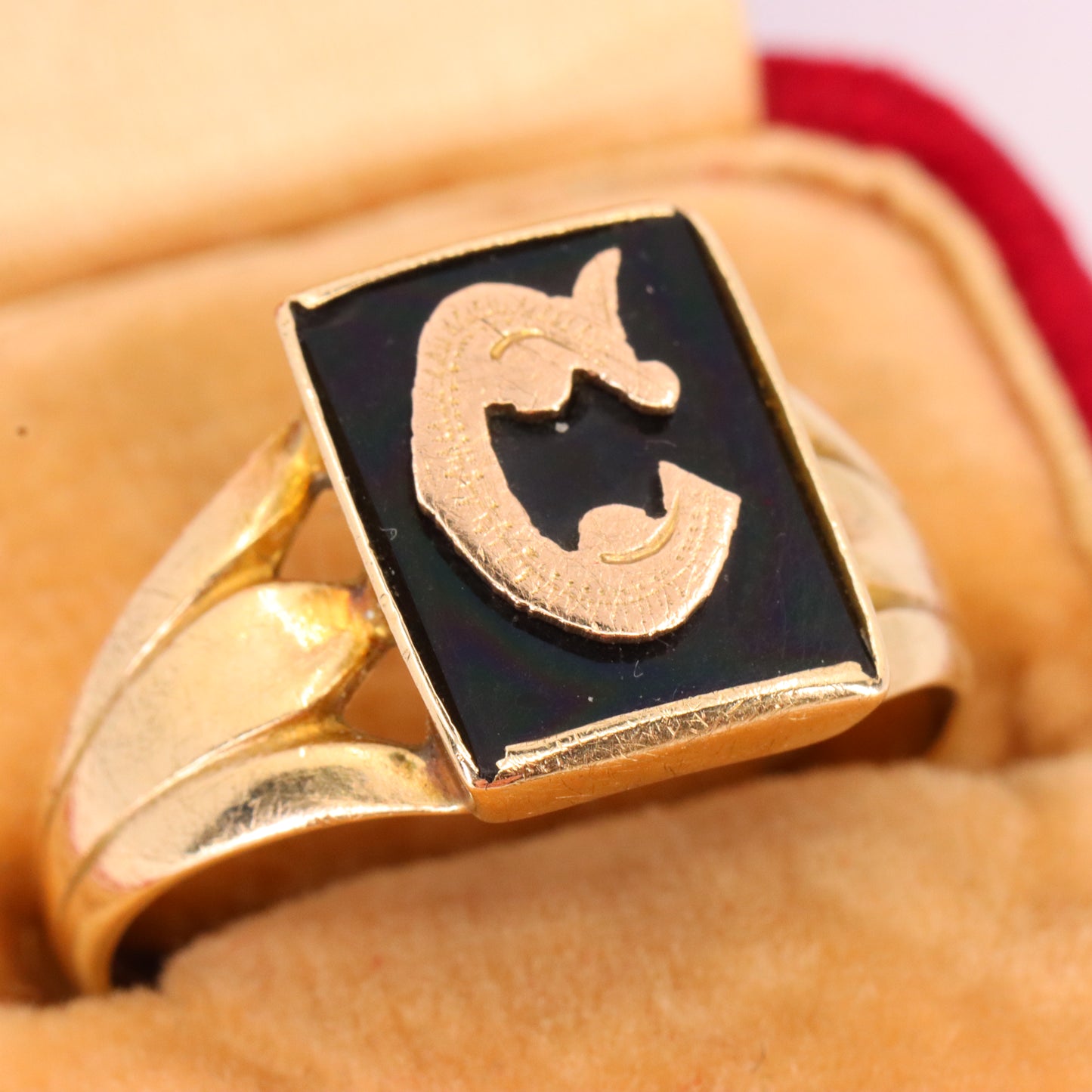 Antique 9ct Yellow Gold Onyx Victorian Mourning Ring Initial C UK Size O Boxed