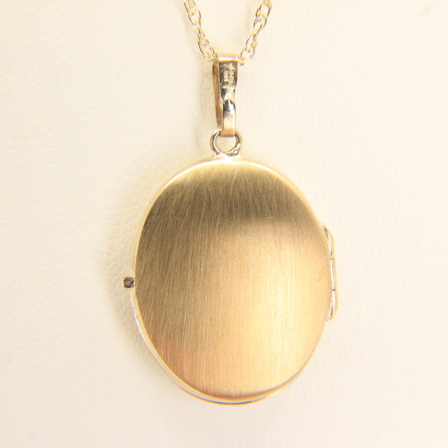 Vintage 9ct Gold Floral Oval Locket Pendant Necklace 18" Singapore Chain Boxed
