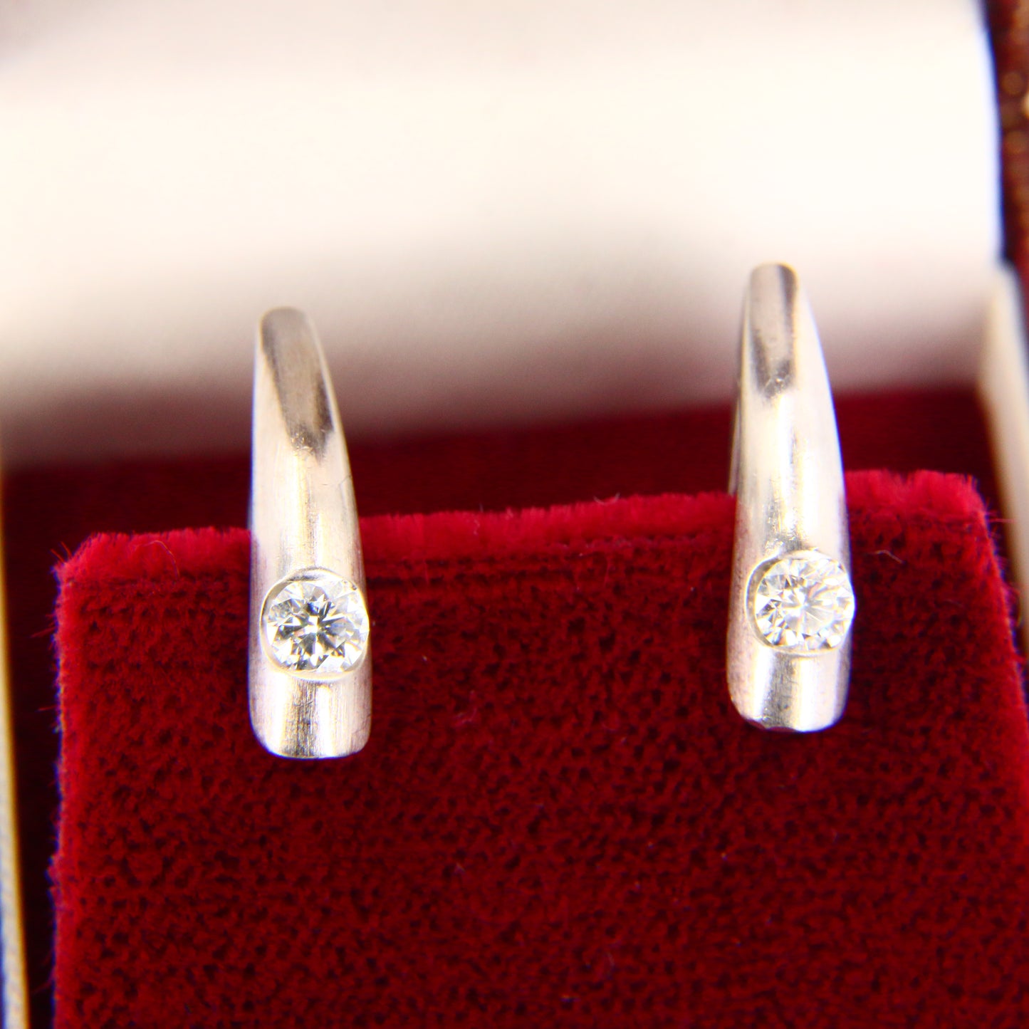 Vintage 18ct White Gold 0.2ct Diamond Earrings 18 Carat Gold Latch Earrings Boxed