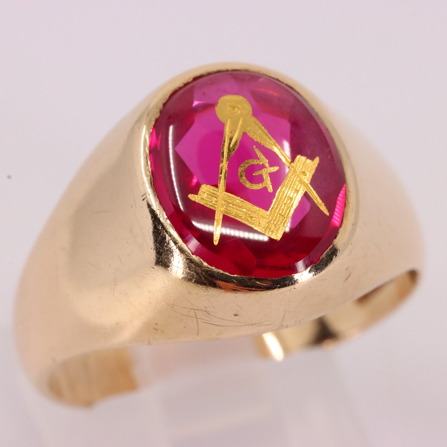 Vintage 9ct Hallmarked Gold Masonic Ruby Ring Square & Compass Mason Ring Boxed