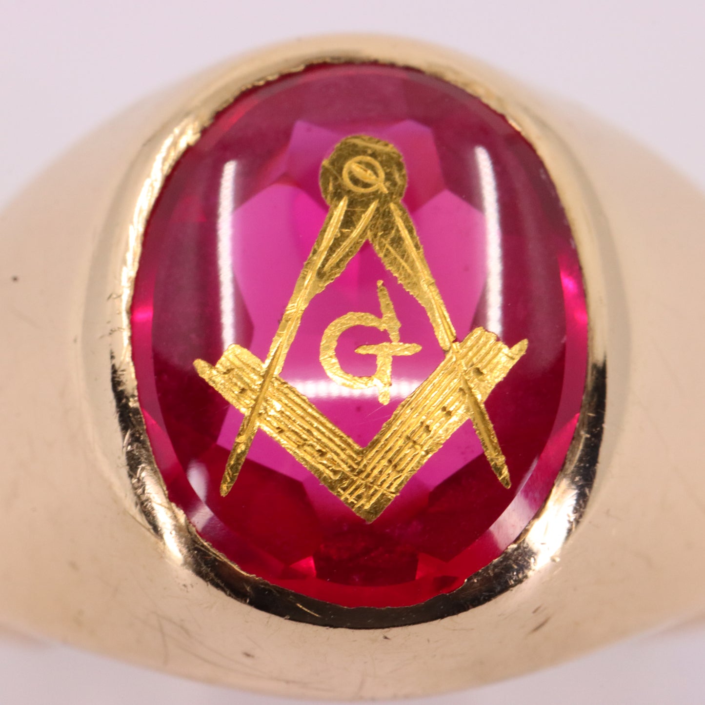 Vintage 9ct Hallmarked Gold Masonic Ruby Ring Square & Compass Mason Ring Boxed