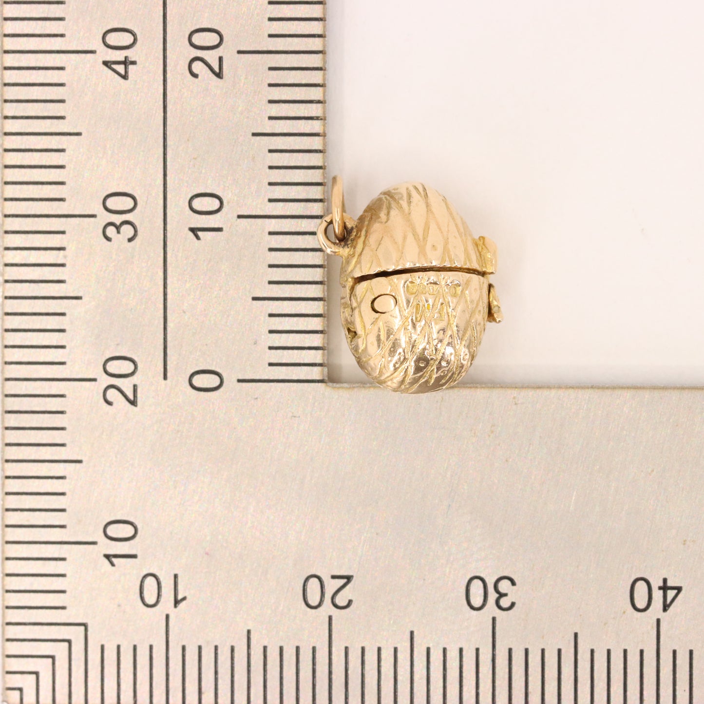 Vintage 9ct Hallmarked Yellow Gold Enamel Chick Opening Egg Charm Pendant Gift