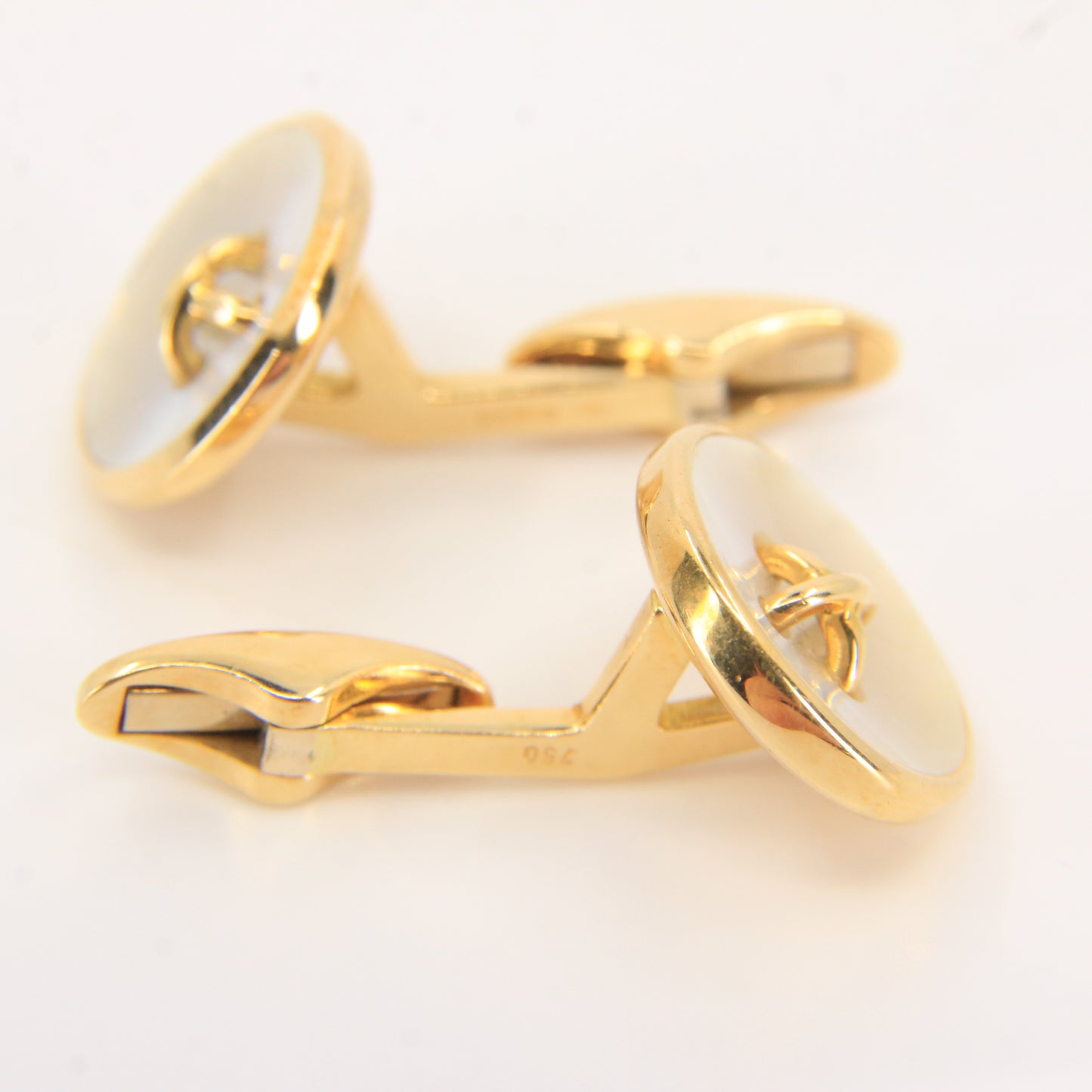 Vintage 18ct Gold Hallmarked Mother of Pearl Button Style Cufflinks Boxed