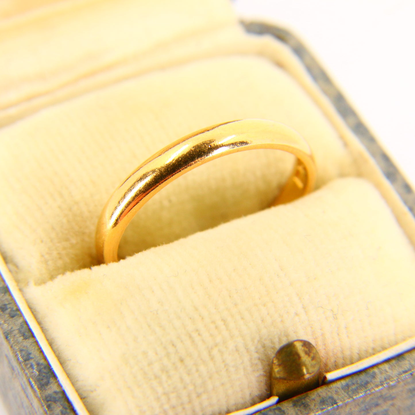 Antique 22 Carat Gold Wedding Band Ring UK Size M Hallmarked 1923 London Boxed