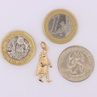 Vintage 9ct Hallmarked Yellow Gold Scottish Bagpiper Pendant Scotland Charm Gift