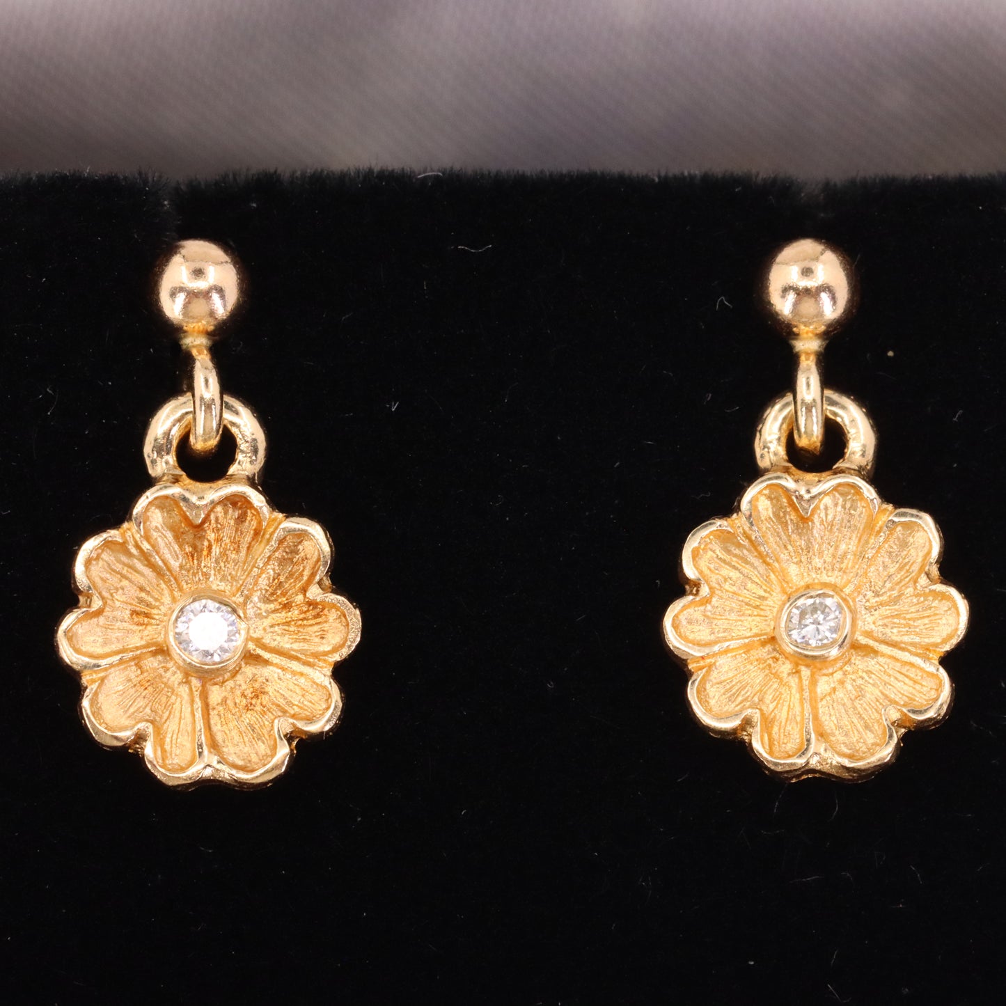 Vintage 9ct Hallmarked Yellow Gold Daisy Flower Drop Stud Earrings Boxed Gift