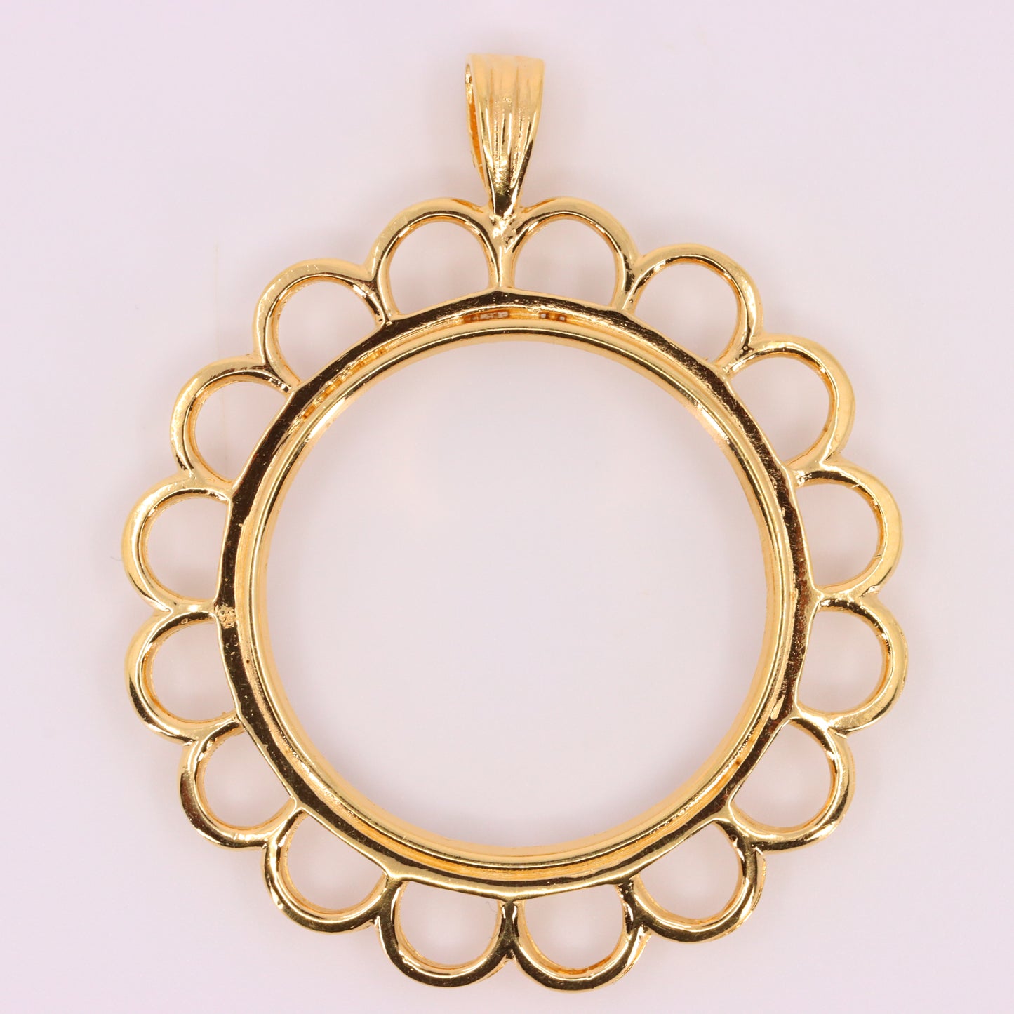 Vintage 9ct Hallmarked Gold Full Sovereign Coin Mount Pendant Display Frame