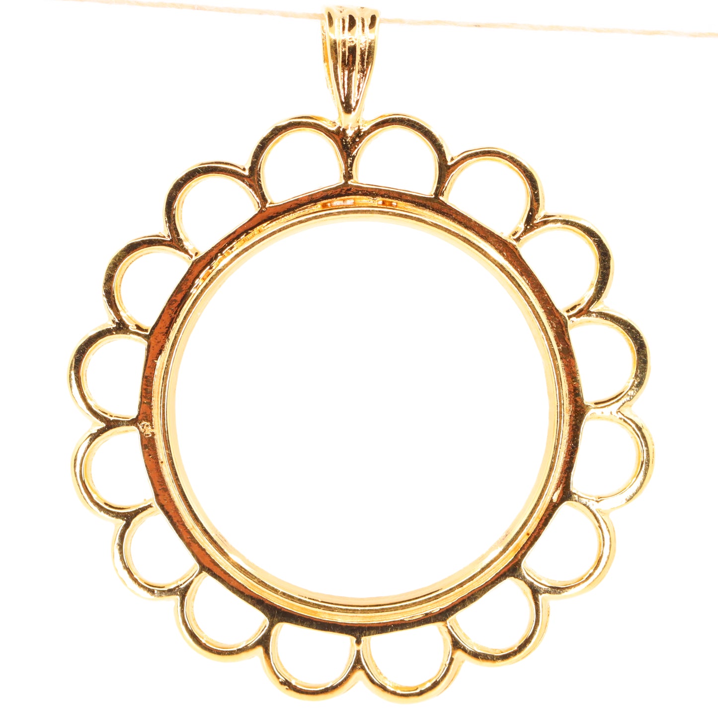 Vintage 9ct Hallmarked Gold Full Sovereign Coin Mount Pendant Display Frame