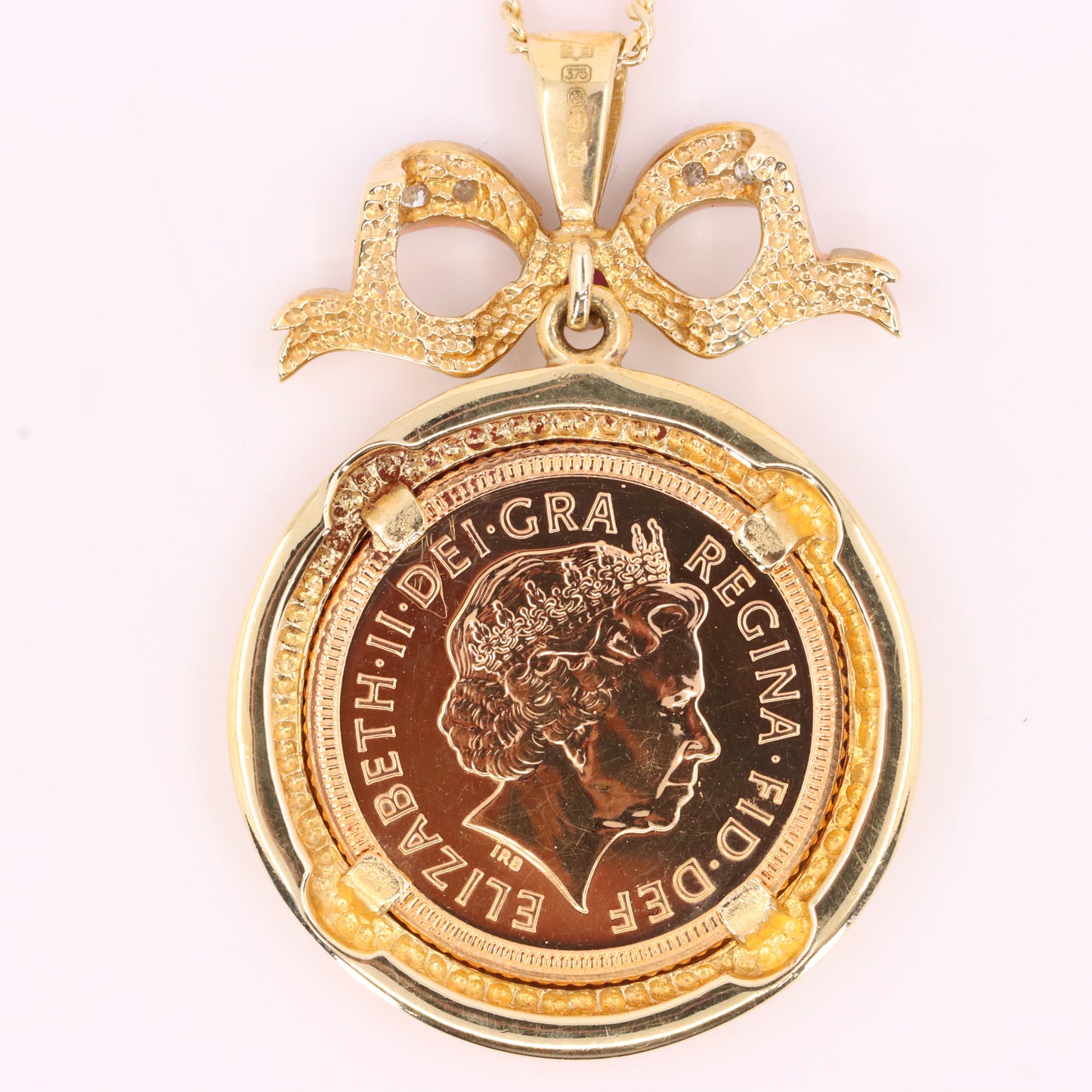 Royal Mint Eternal Love 2003 Half Sovereign Pendant Necklace 18 Inch Certificate