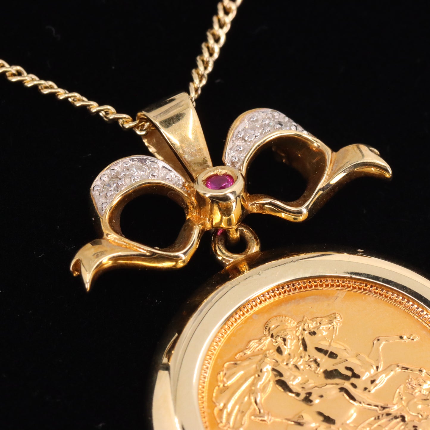 Royal Mint Eternal Love 2003 Half Sovereign Pendant Necklace 18 Inch Certificate