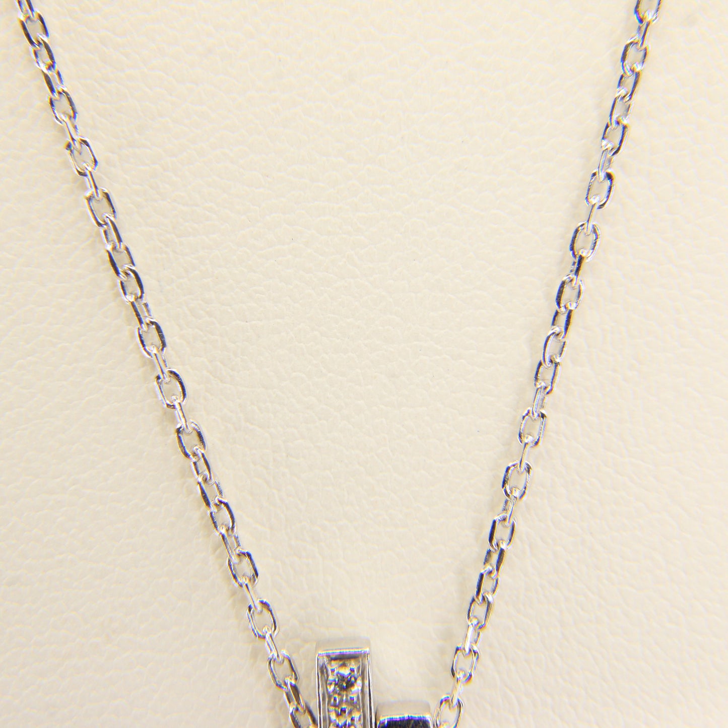 Vintage Gucci 18ct White Gold Diamond Cross Pendant Necklace Boxed Gift