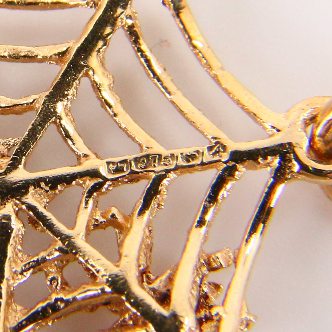 Vintage 9ct 3D Spiderweb Spider and Fly Charm Pendant Hallmarked Yellow Gold