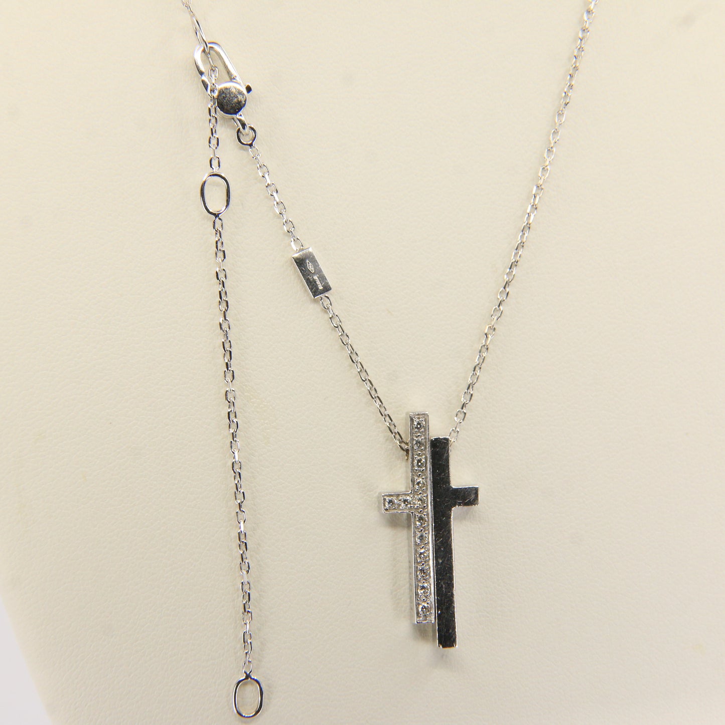 Vintage Gucci 18ct White Gold Diamond Cross Pendant Necklace Boxed Gift